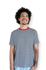 Camiseta Listrada Preta gola Vermelha