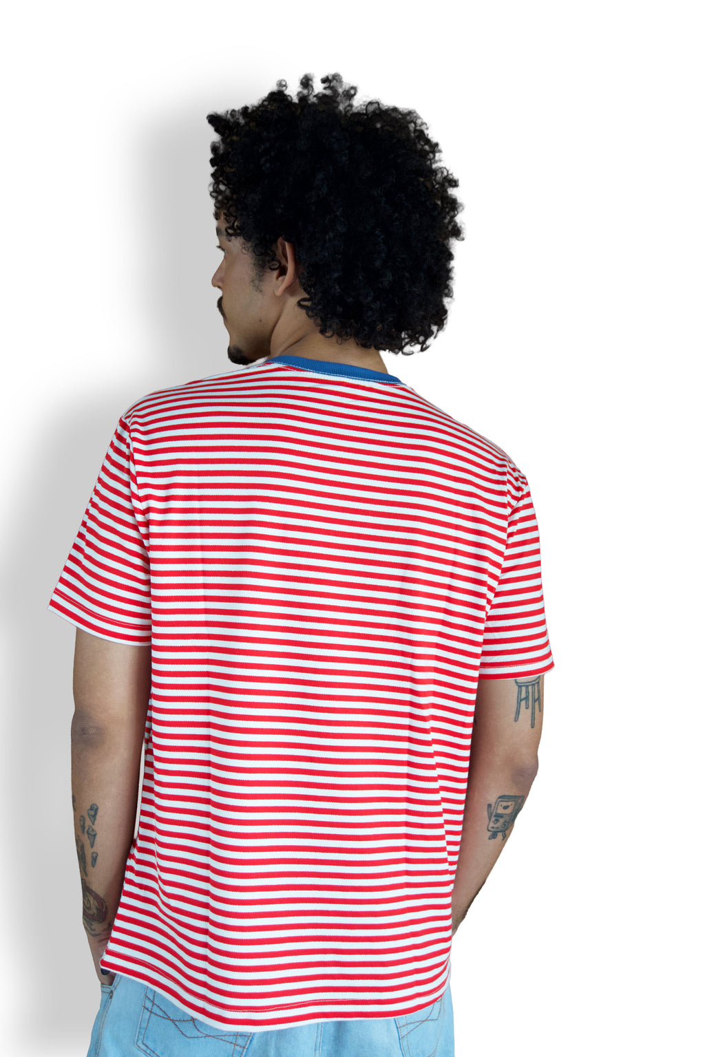Camiseta Listrada Vermelha Gola Azul